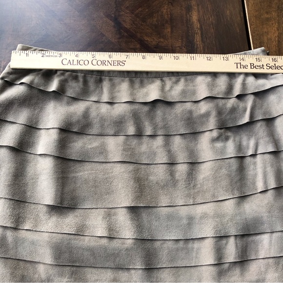 Worth Collection Tan Suede Leather Tierd Skirt Size 8 - Picture 4 of 8